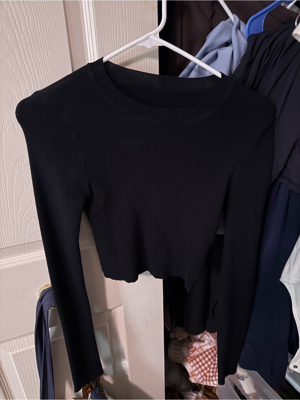 Women’s Black Long-Sleeve Ribbed knit Crop Top